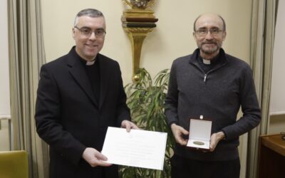 Francisco Rodríguez recoge el premio extraordinario de investigación doctoral del trienio 2019-2022 de la UESD