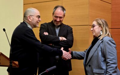 “La prepotencia pisotea, el amor levanta; la idolatría ciega, el Dios vivo ilumina; basta una pizca de fe para afrontar juntos como humanidad y con humanidad esta hora de la historia”: Jornada de Filosofía para reflexionar sobre el impacto de las pasiones en la vida pública